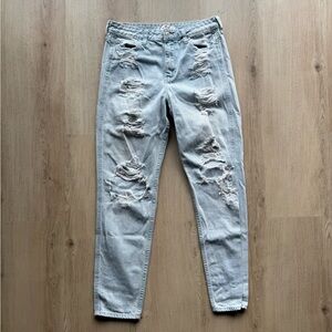 RIPPED HOLISTER JEANS